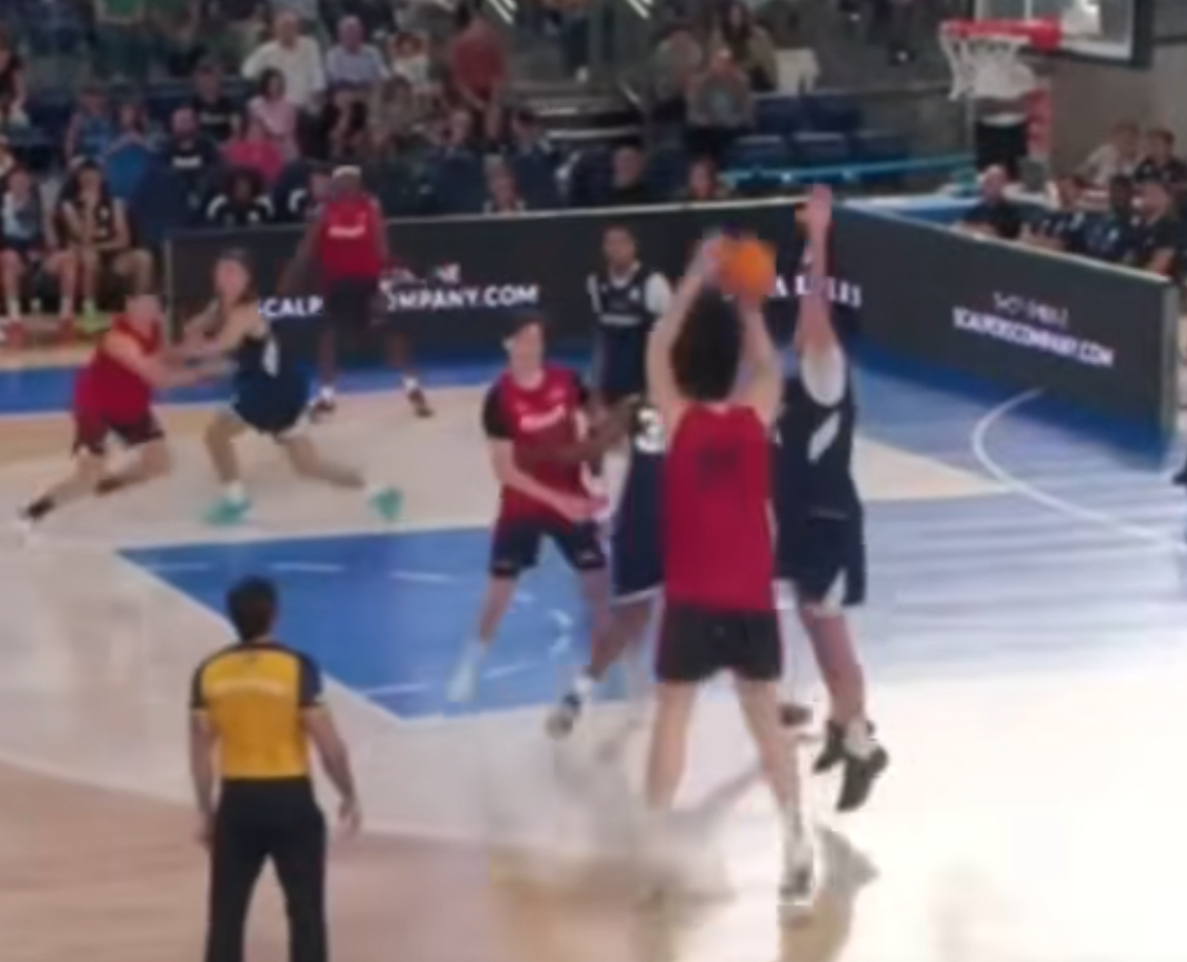 开云体育APP下载-余嘉豪在西乙打出价值！轰17分，获核心地位中绝平三分，越来越棒