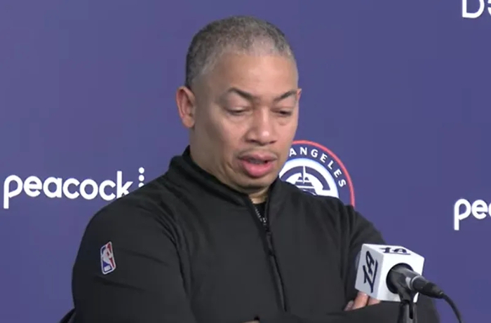 开云官方网站-胜湖人！泰伦卢采访沮丧不满判罚，多人爆赞祖巴茨，小卡主动担责|快船|泰伦-卢|洛杉矶湖人队|洛杉矶快船队|伊维察-祖巴茨_新浪新闻