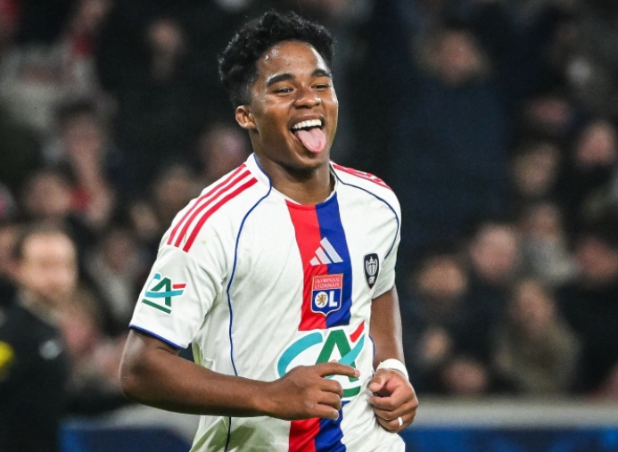 开云官方网站-帽子戏法＋3场造5球！19岁新大罗闪耀，皇马偷着乐，被阿隆索耽误|法甲|恩德里克|罗纳尔多|里昂|哈维·阿隆索_新浪体育_新浪新闻