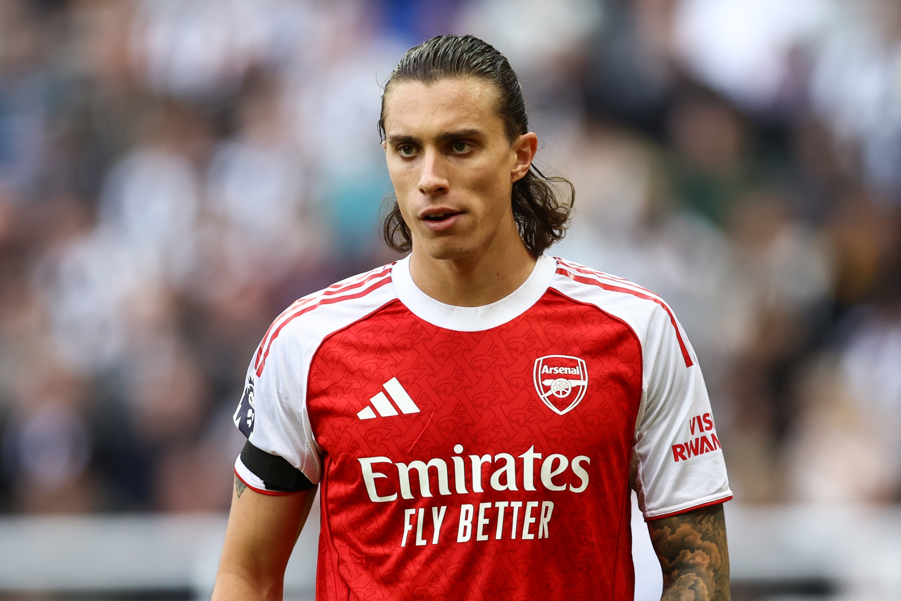 开云登录入口-英媒：萨利巴、梅里诺等4人缺席周二训练，卡拉菲奥里参加训练