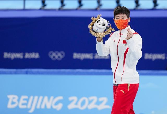 开云体育APP下载-范可新：不想让队友走“弯路” 亲吻冰面并非告别